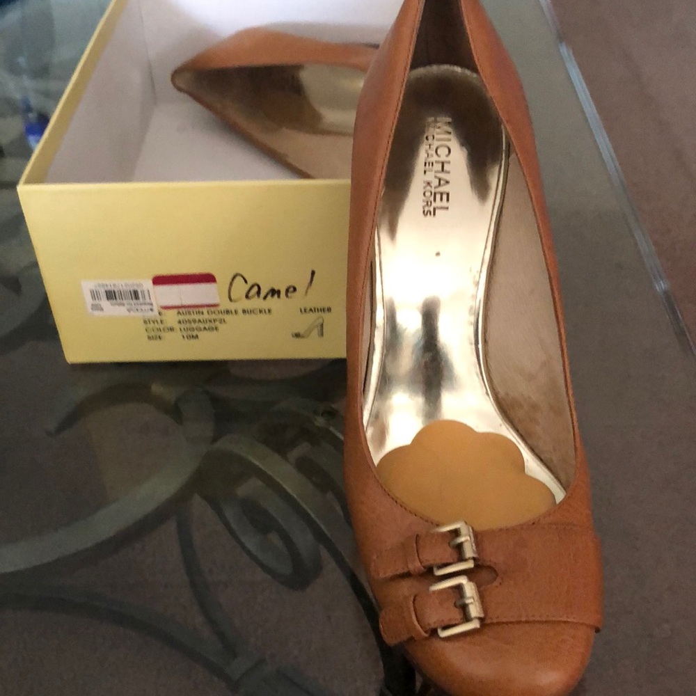 Michael Kors Austin Double Buckle shoe. Smoke free